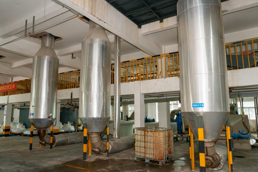 Továrenské vybavenie